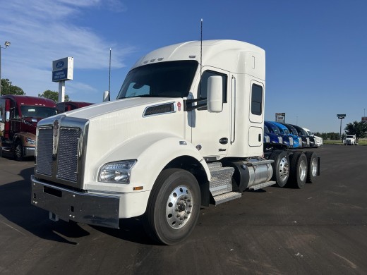 2024 Kenworth T880