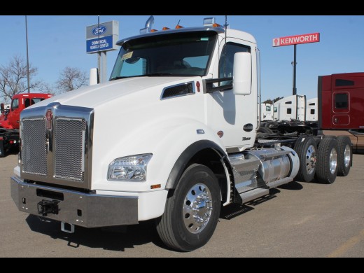 2025 Kenworth T880