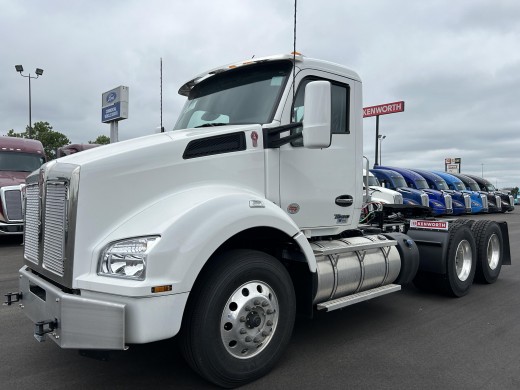 2025 Kenworth T880