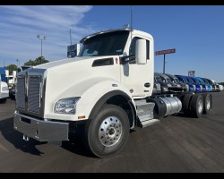 2025 Kenworth T880