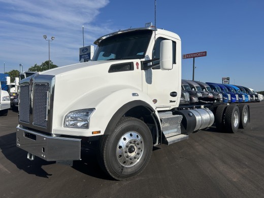 2025 Kenworth T880