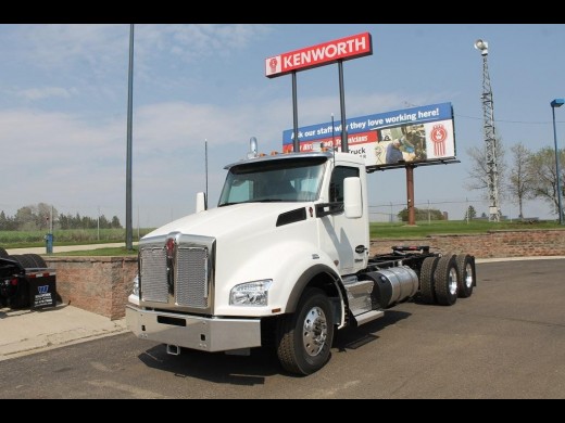 2025 Kenworth T880