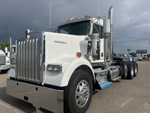 2025 Kenworth W900