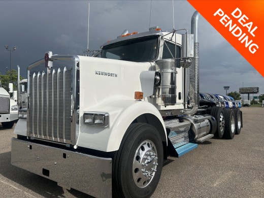 2025 Kenworth W900