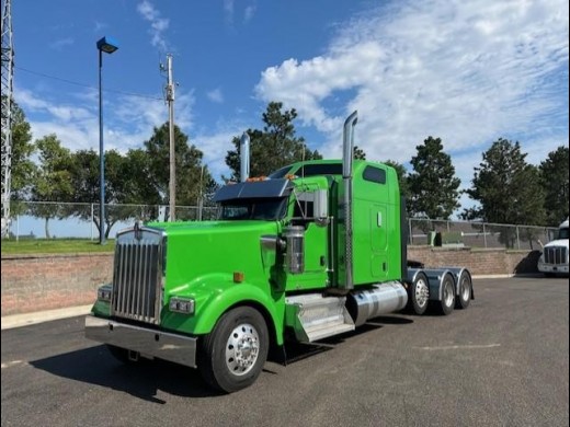 2022 Kenworth W900l